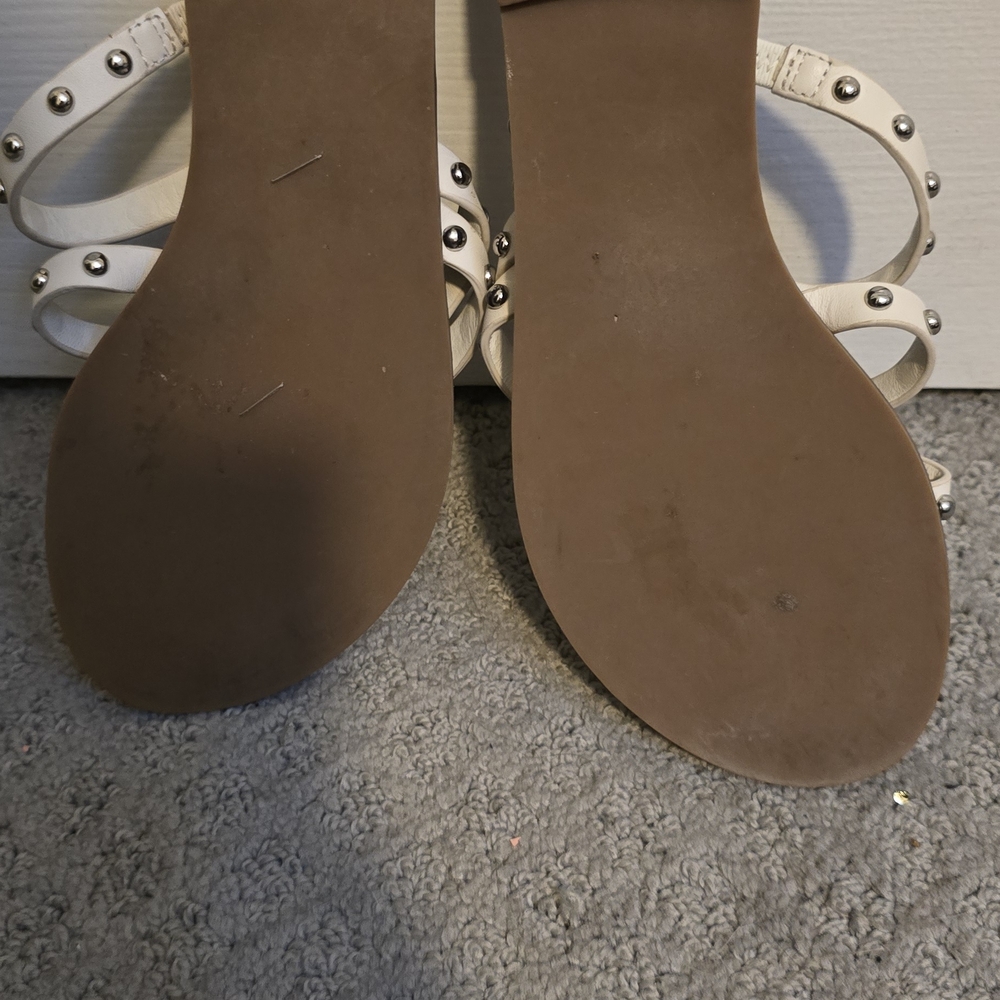 Stylish White Sandals with Studded Straps - Picture 3 of 4